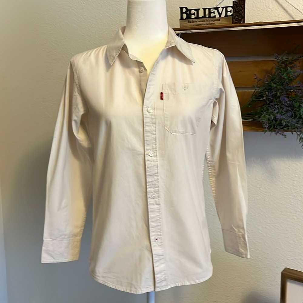 Levi’s Button Down Shirt Size M